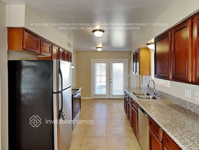 Foto del edificio - 2022 W Windrose Dr