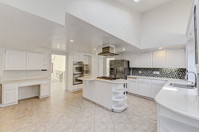Building Photo - 16352 Redlands Ln
