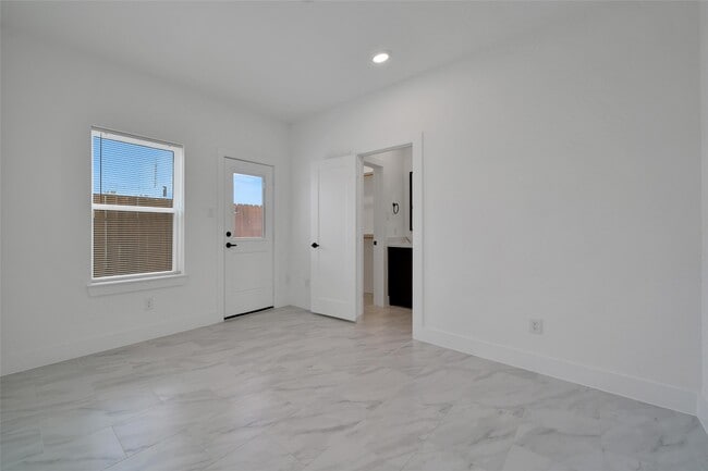 Building Photo - 717 Marcella St