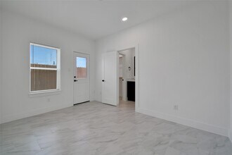 Building Photo - 717 Marcella St