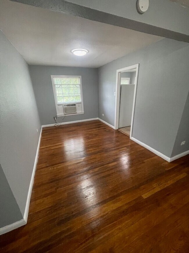 Building Photo - 3406 W Brookview Dr