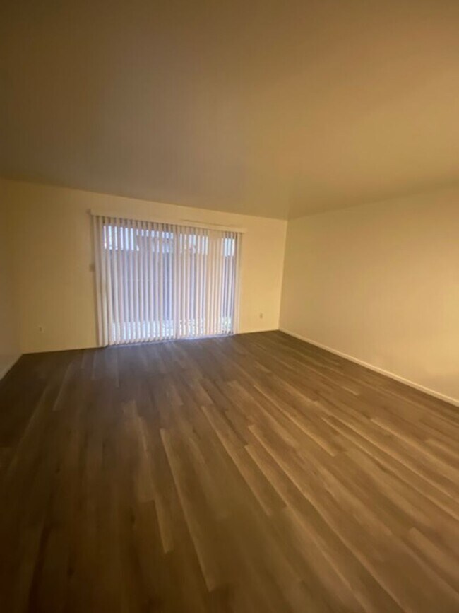 Building Photo - 1952 Stine Rd