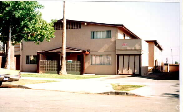 Building Photo - Imperial Stoneridge Apartment Homes