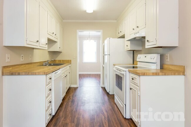 Foto del edificio - 208 Southampton Dr