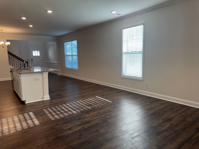 Foto del edificio - Beautiful Four Bedroom Townhouse in Sherri...