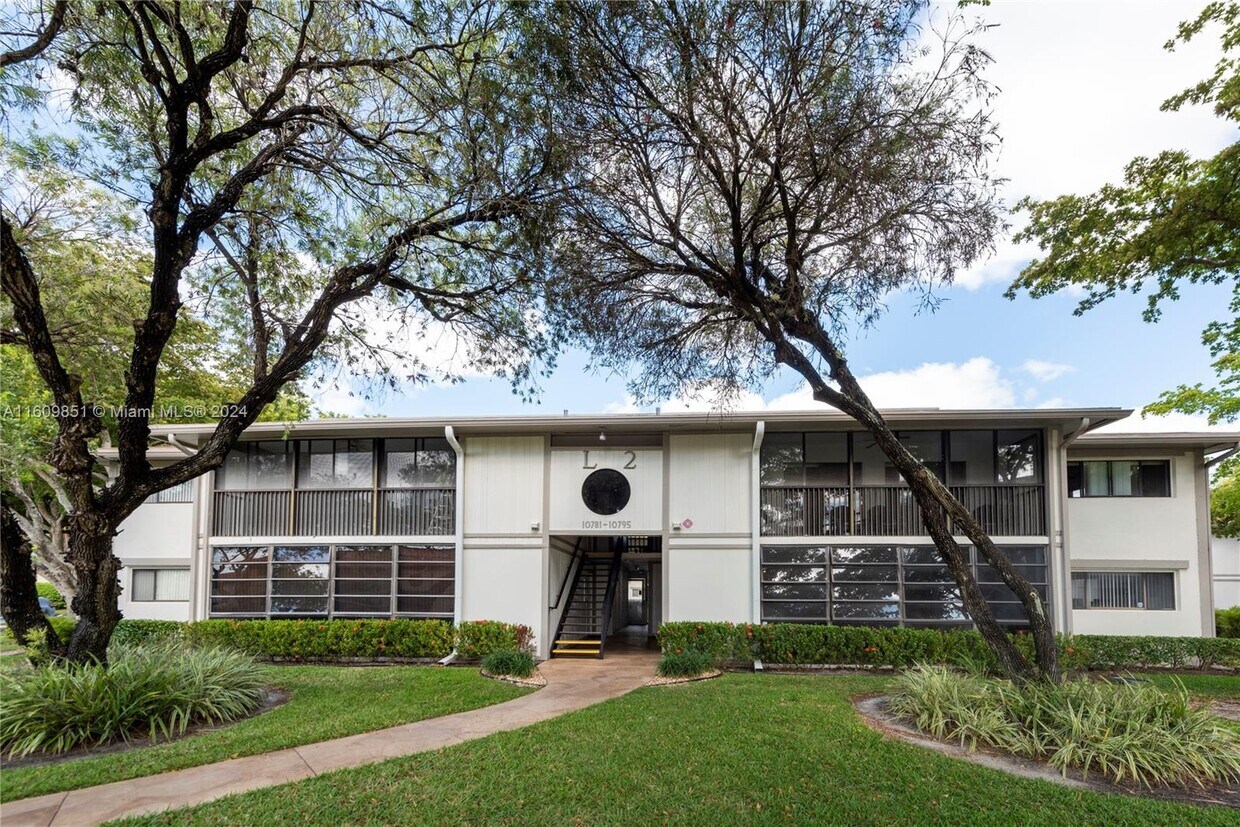 Primary Photo - 10789 W Clairmont Cir