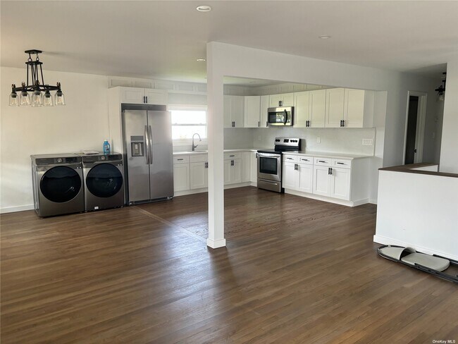 Foto del edificio - 2427 Clinton St