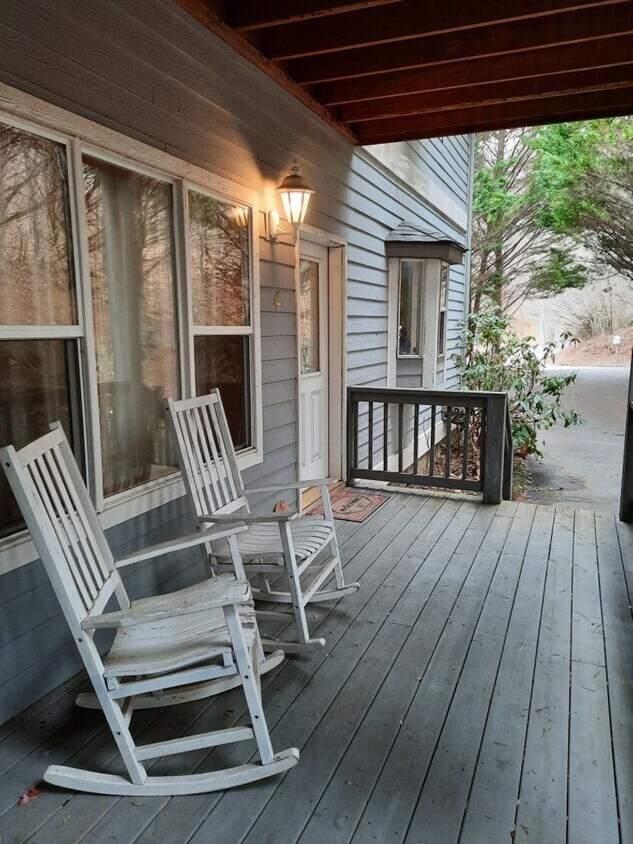 Foto principal - $1,800 - 2 Bed / 2 Bath Furnished Luxury C...