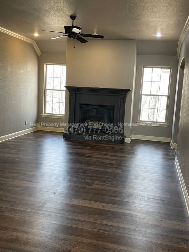 Building Photo - 8763 Apple Glen