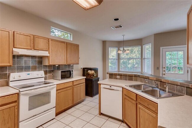 Foto del edificio - 8301 Red Willow Dr