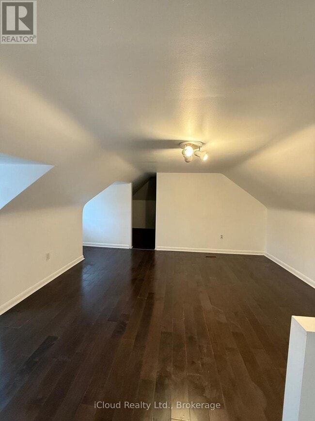 Building Photo - 5 Caithness St W