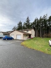 Building Photo - 699 NW Paragon Pl