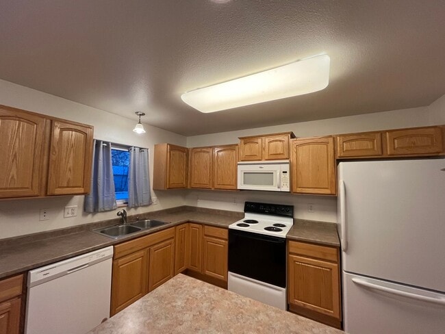 Foto del edificio - Dog friendly, 3 bedroom home in Aurora