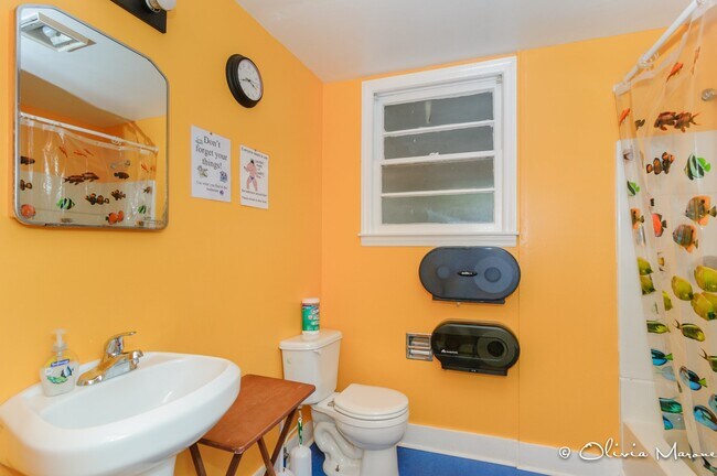 Foto del edificio - 28 Ravenscroft Dr