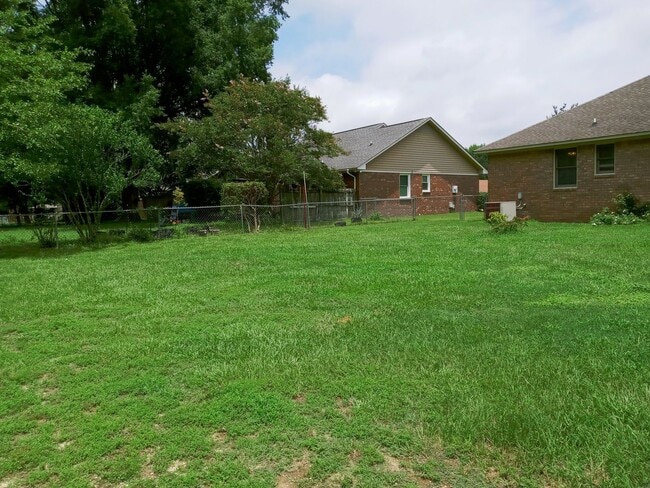 Building Photo - 350 Katydid St