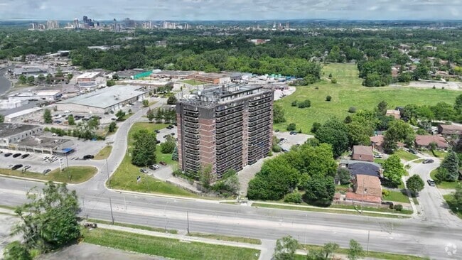 - 940 Commissioners Road East