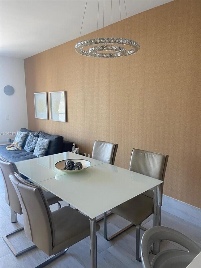 Foto del edificio - 501 NE 31st St