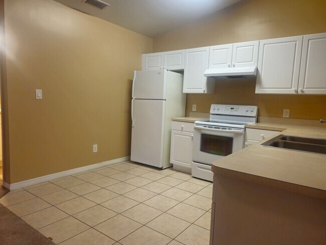 Foto del edificio - Nice 2 Bed plus a Den!, 2 Bath with a 1 Car Garage.