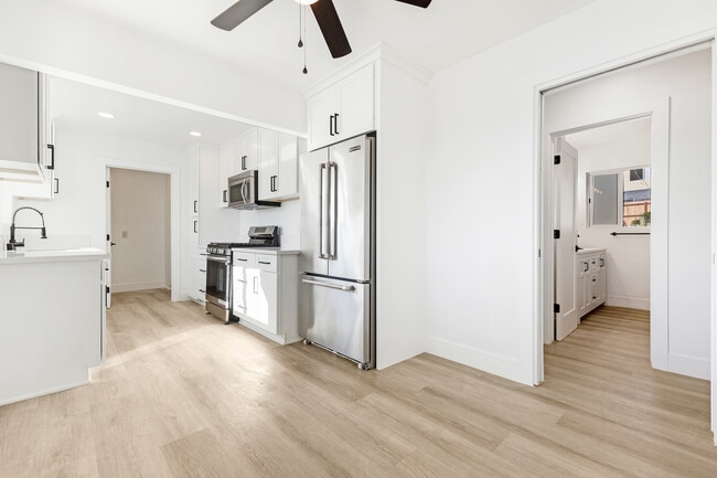 Building Photo - 205 Plymouth Dr