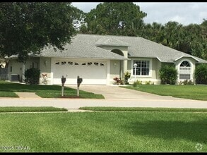 Building Photo - 4560 Alder Dr