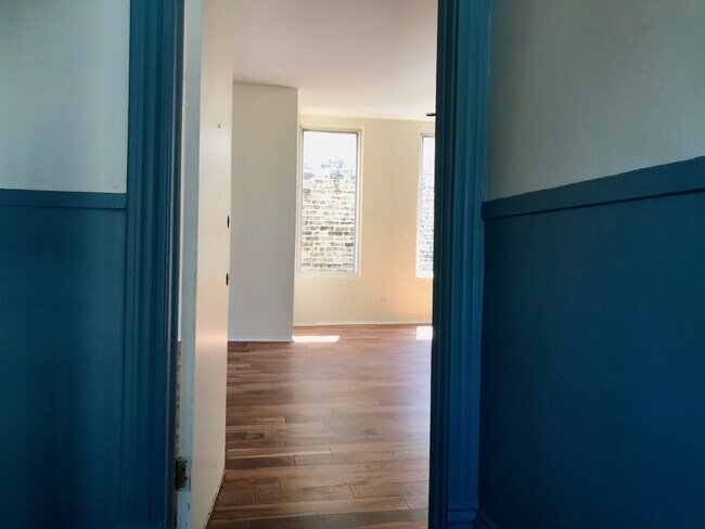 Foto del edificio - 2434 N Rockwell St