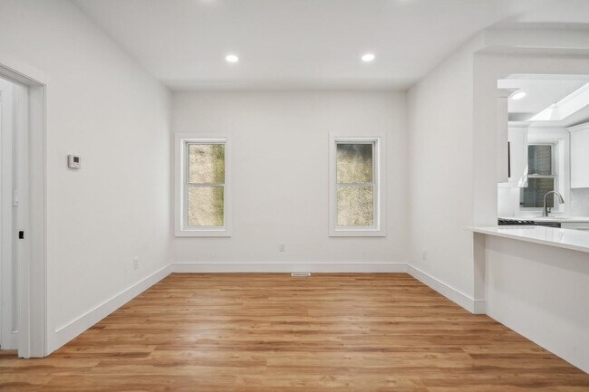 Foto del edificio - 215 Harrison Ave