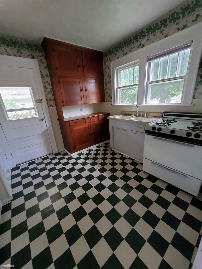 Building Photo - 2 br, 1 bath  - 923 W Mishawaka Ave