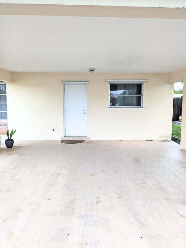 Foto del edificio - 1521 NE 51st St