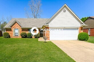 Building Photo - 4112 Triple Crown Loop N