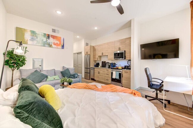 Building Photo - 1111 Shepherd Dr