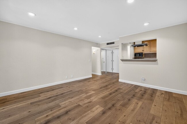 Building Photo - Resort-Style Living in Walnut Creek! Bright 1BR w/ Private Tree-Line Balcony!