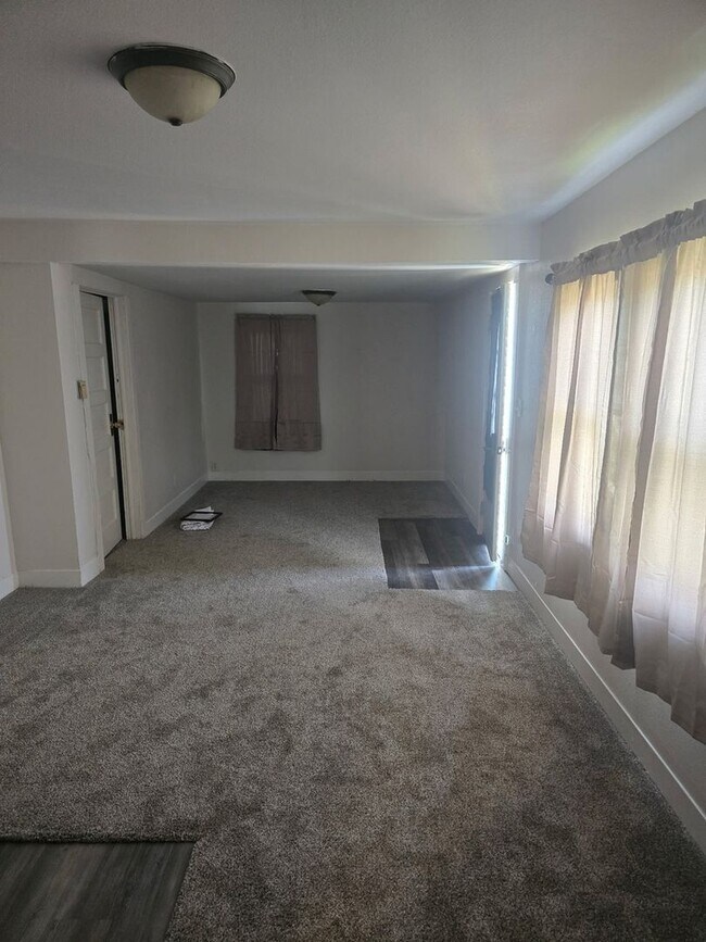 Foto del edificio - Charming 2BR House in Lusk