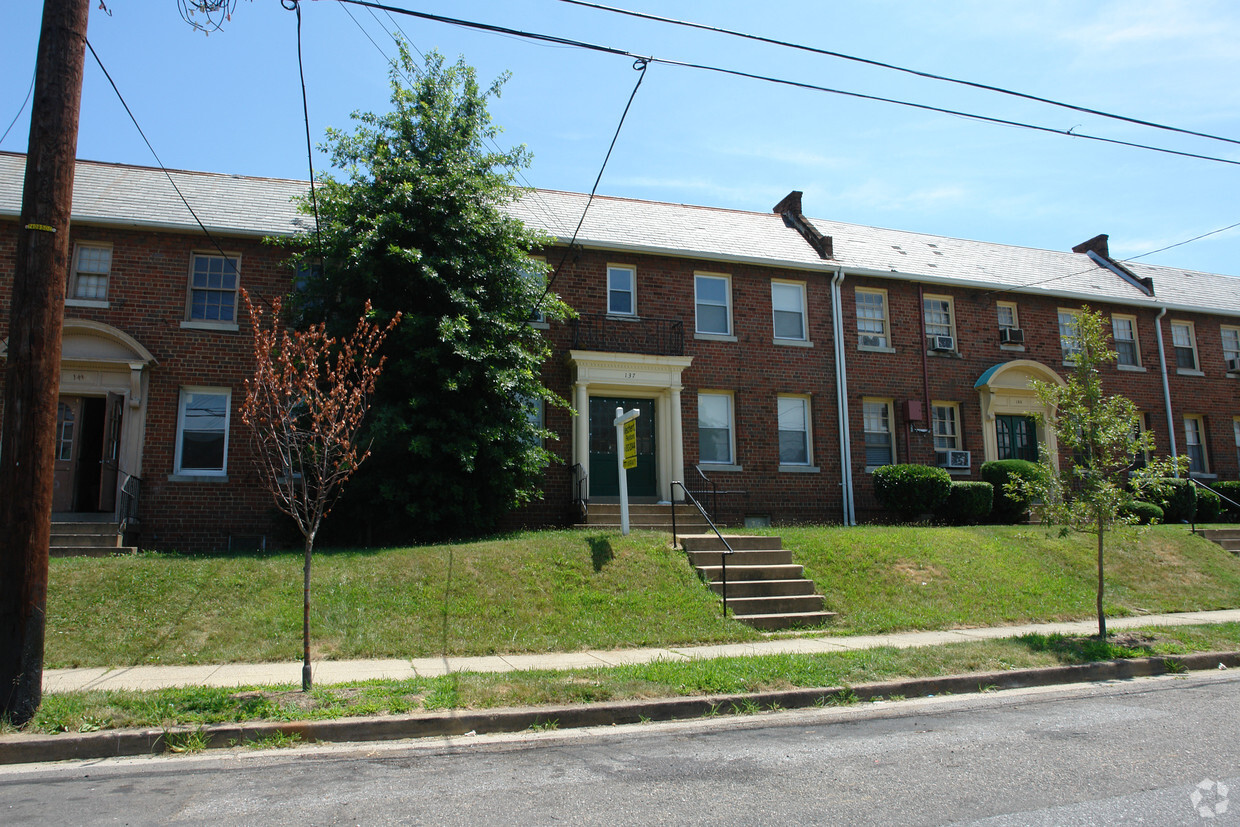 Building Photo - 137 35th St NE