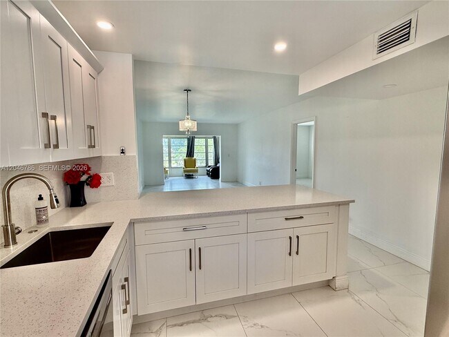 Foto del edificio - 14790 Bonaire Blvd