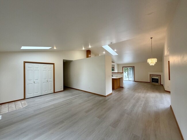 Building Photo - Cozy and Charming 3 Bedroom in Lynnwood!
