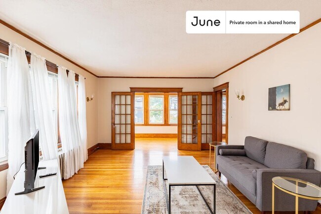 Foto del edificio - Room in Shared 5 bed/2 bath home