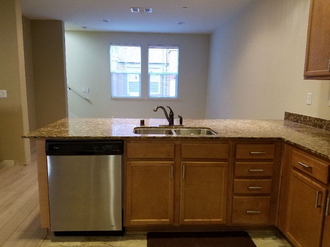 Foto del edificio - 1324 Neleigh Pl