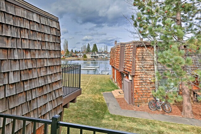 Building Photo - 552 Christie Dr