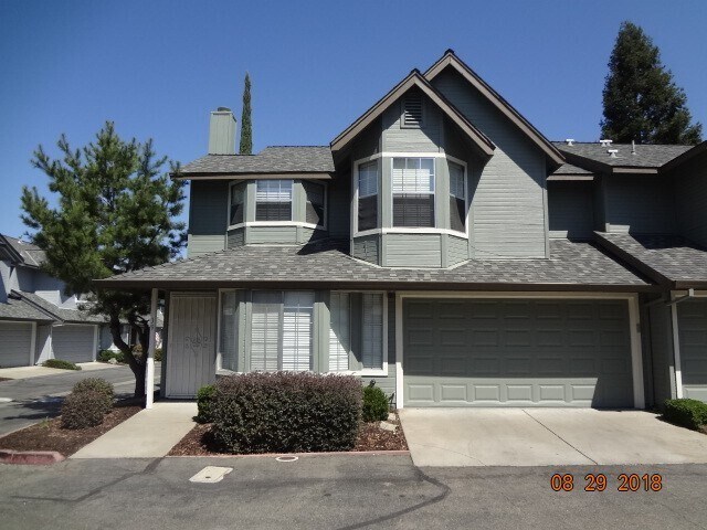 Foto del edificio - Beautiful 3 bedroom 2 1/2 bath Town-House Coming Soon!