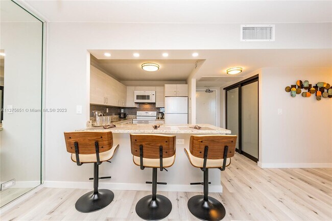 Building Photo - 2301 Collins Ave