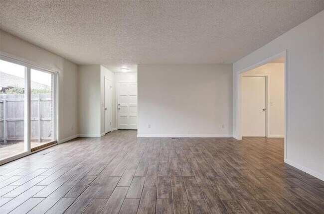 Foto del edificio - 9023 N Rockwell Dr