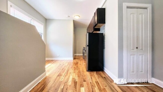 Building Photo - 0 bedroom in CHICAGO IL 60657