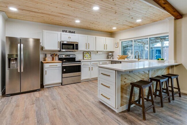 Foto del edificio - 3720 Pinewood St