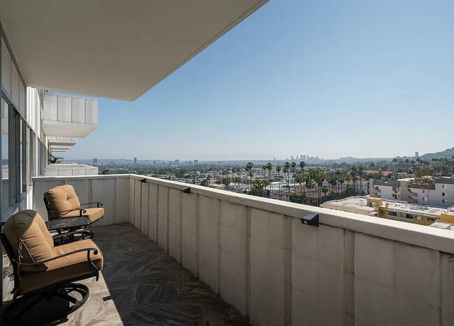 Foto del edificio - "Chic 1-Bedroom Retreat on Iconic Hollywood Blvd – The Perfect Urban Oasis!"