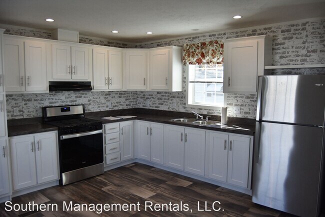 Building Photo - 2 br, 1 bath House - 3 Locust Lane