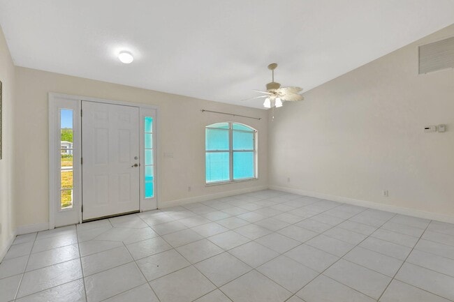Building Photo - 189 SE Floresta Dr