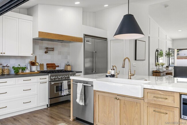 Building Photo - 3006 Segovia Way