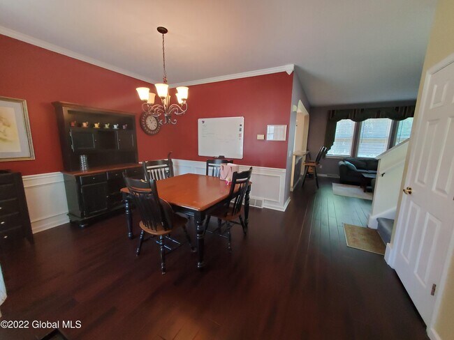 Foto del edificio - 8 Thistle Dr