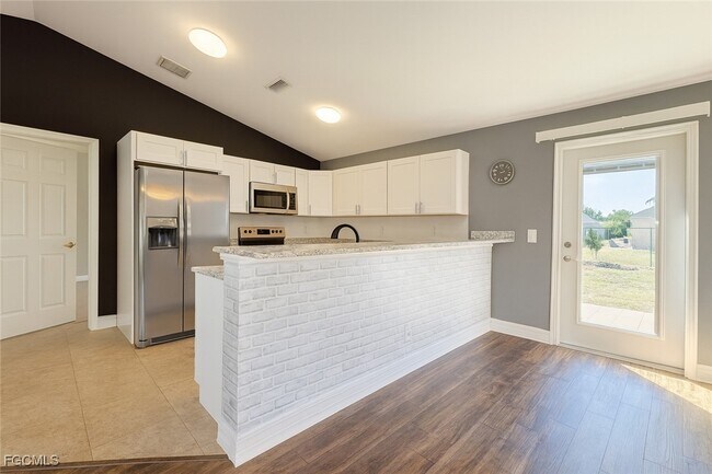 Foto del edificio - 2948 SW 6th Ave