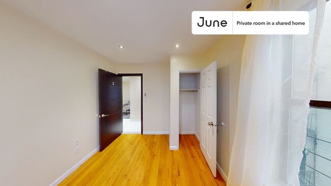 Building Photo - Private bedroom in 4 bed/1 bath Home
